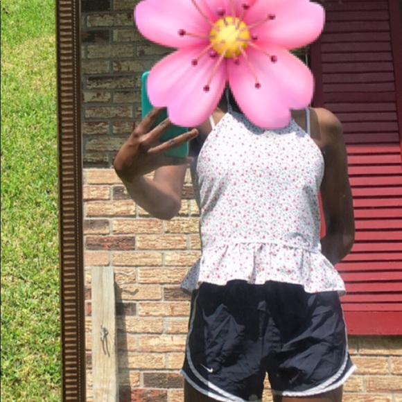 𝙛𝙡𝙤𝙧𝙖𝙡 𝙝𝙖𝙡𝙩𝙚𝙧 𝙩𝙤𝙥🌺 - Picture 2 of 4